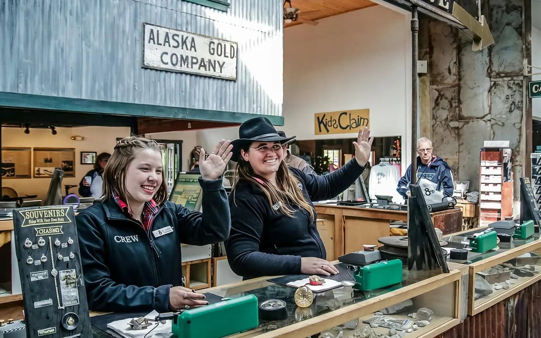Fairbanks Guided Day Tour with Sternwheeler Cruise, Gold Panning & Sled Dog Kennel Image 9