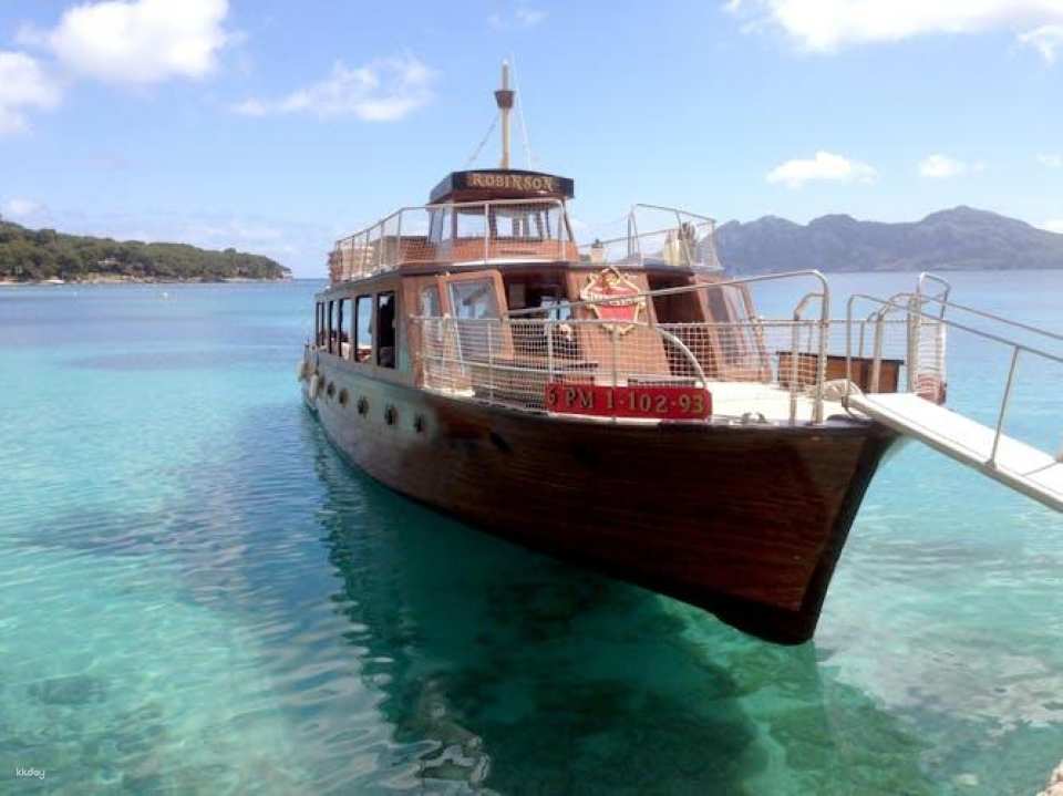 Family Pirate boat trip to Formentor Beach by Mallorca Piraten