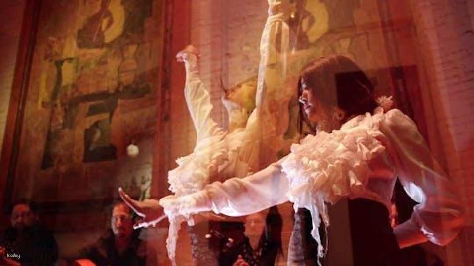 Flamenco show with Spanish dinner and entry to Poble Espanyol