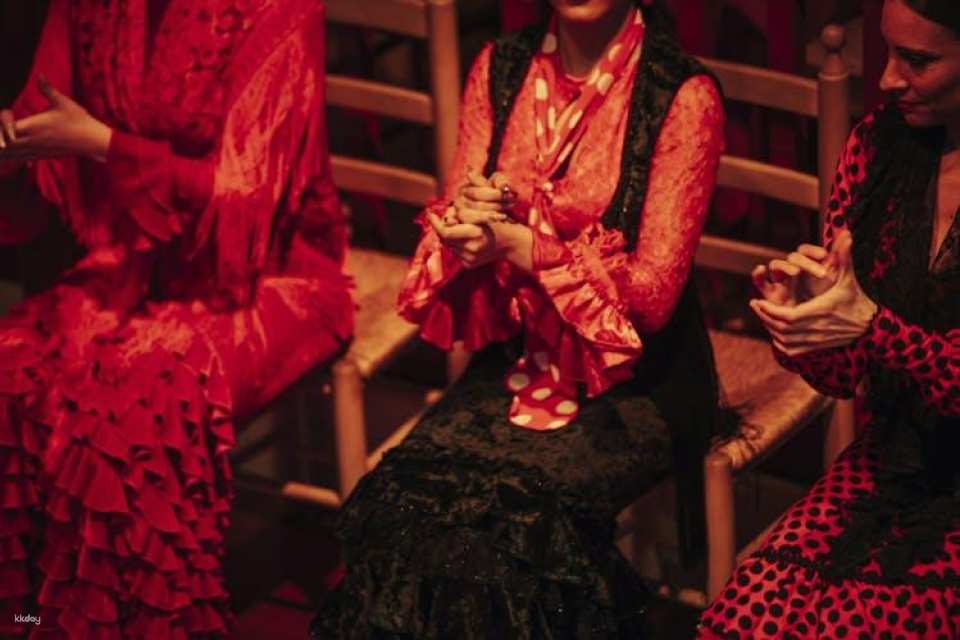 Flamenco show with Spanish dinner and entry to Poble Espanyol