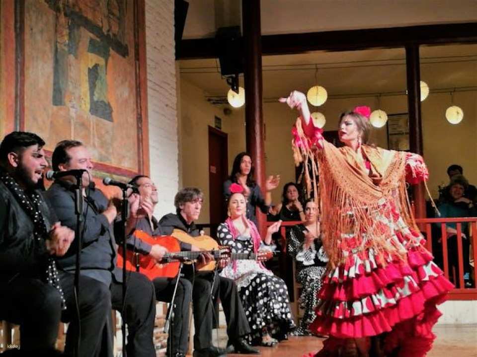 Flamenco show with Spanish dinner and entry to Poble Espanyol