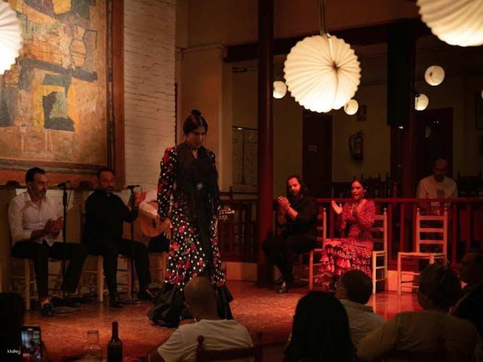 Flamenco show with Spanish dinner and entry to Poble Espanyol