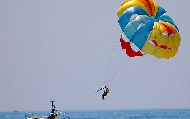 Fly Parasailing to Sky by Speedboat With Transportation- Hurghada Image 1