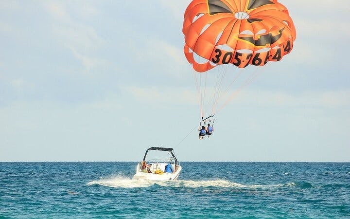 Fly Parasailing to Sky by Speedboat With Transportation- Hurghada Image 2