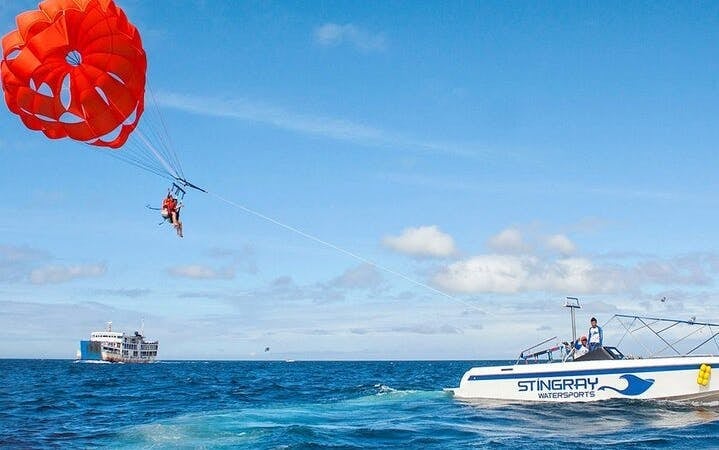 Fly Parasailing to Sky by Speedboat With Transportation- Hurghada Image 3