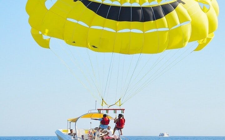 Fly Parasailing to Sky by Speedboat With Transportation- Hurghada Image 6