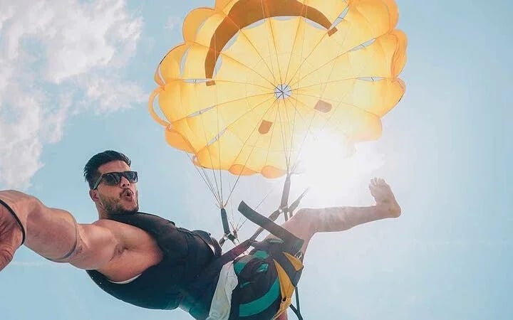 Fly Parasailing to Sky by Speedboat With Transportation- Hurghada Image 8