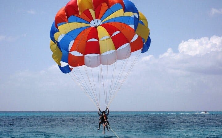 Fly Parasailing to Sky by Speedboat With Transportation- Hurghada Image 10