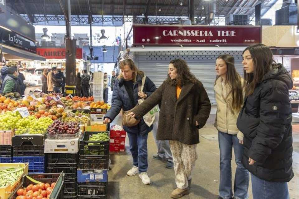 Food market guided tour with tastings