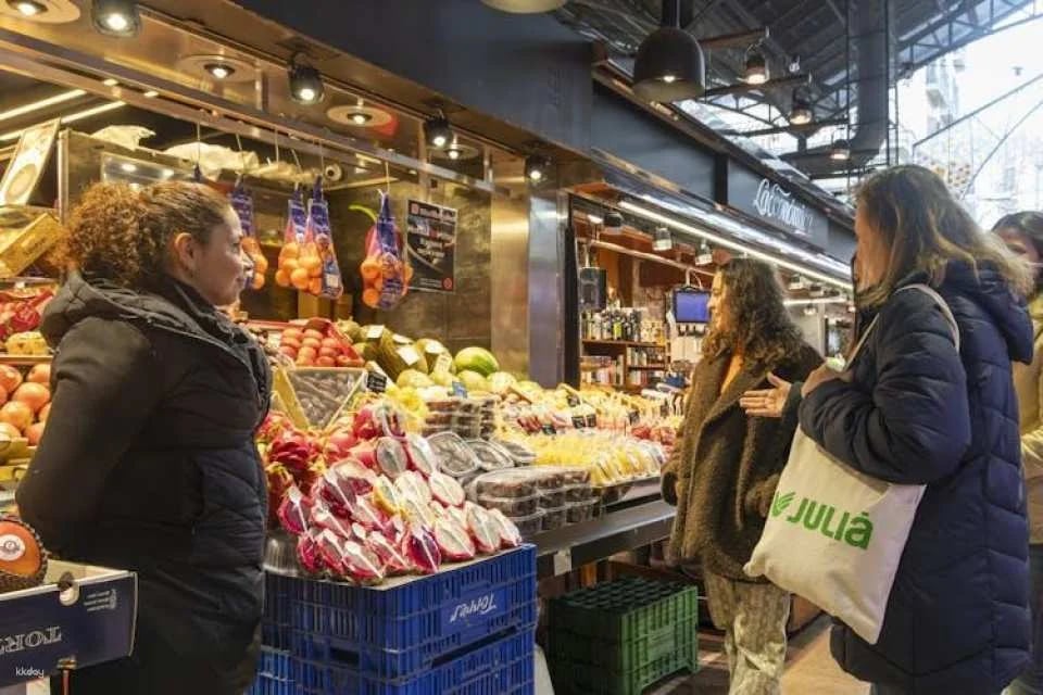 Food market guided tour with tastings