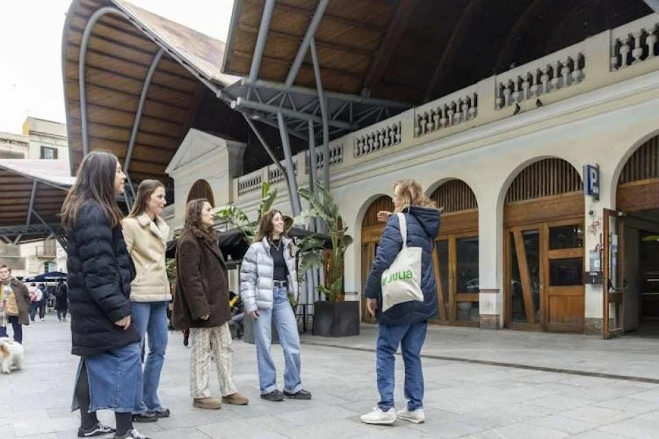 Food market guided tour with tastings