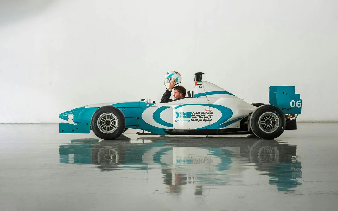 Formula Yas 3000: Drive at Yas Marina Circuit Image 2
