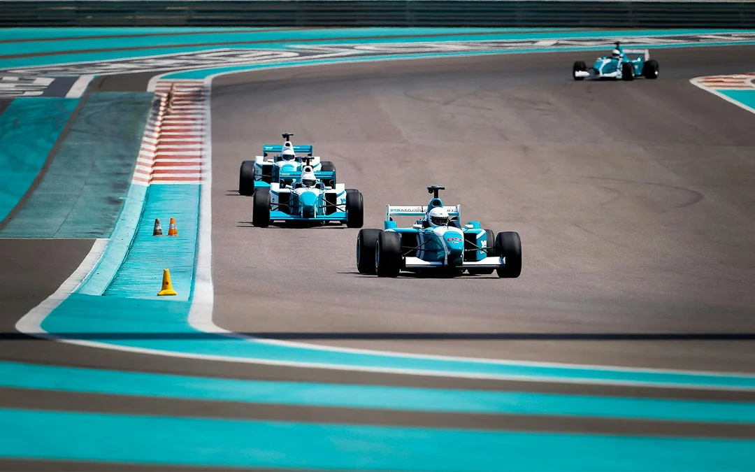Formula Yas 3000: Drive at Yas Marina Circuit Image 4