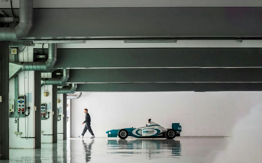 Formula Yas 3000: Drive at Yas Marina Circuit Image 7