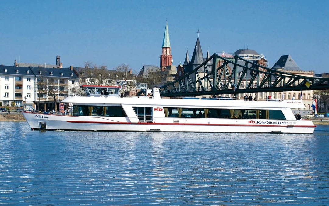Frankurt Main River Panorama City Cruise Image 4