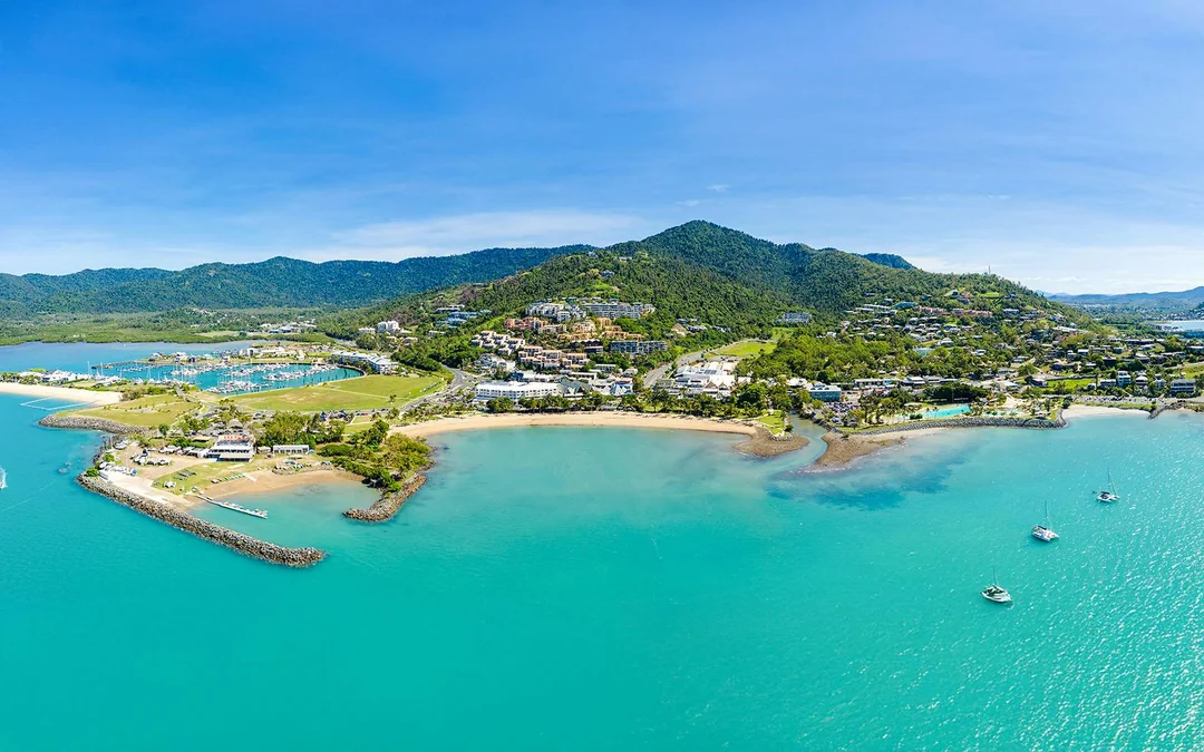 From Airlie Beach: Whitsunday Islands & Heart Reef 60-Minute Scenic Flight Image 3