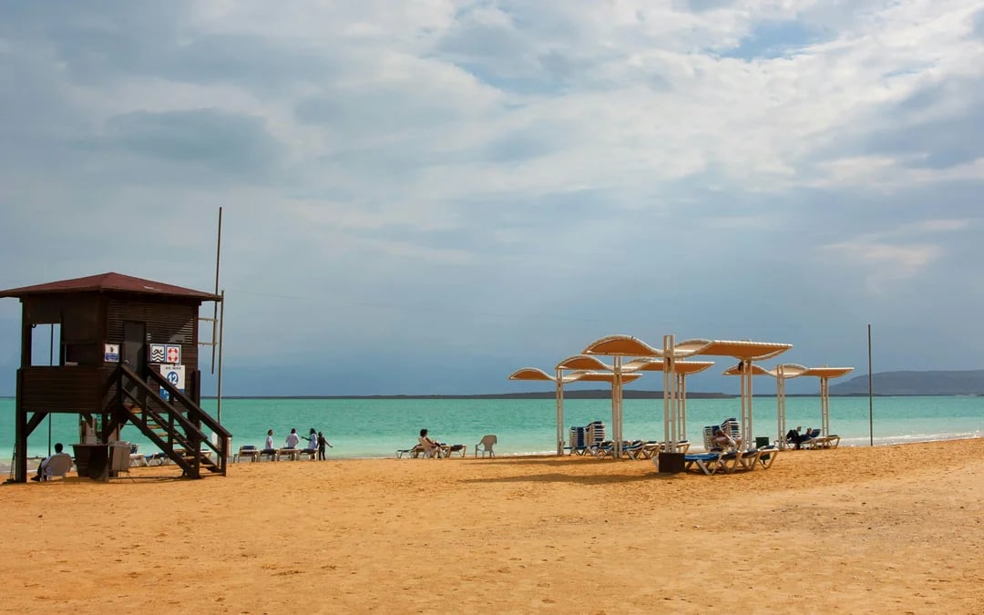 From Amman: Dead Sea Half-Day Trip with 4-Star Resort Beach Access & Mud Experience Image 5