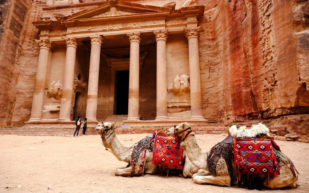 From Amman: Petra Guided Tour with Little Petra, Treasury & Royal Tombs Image 9