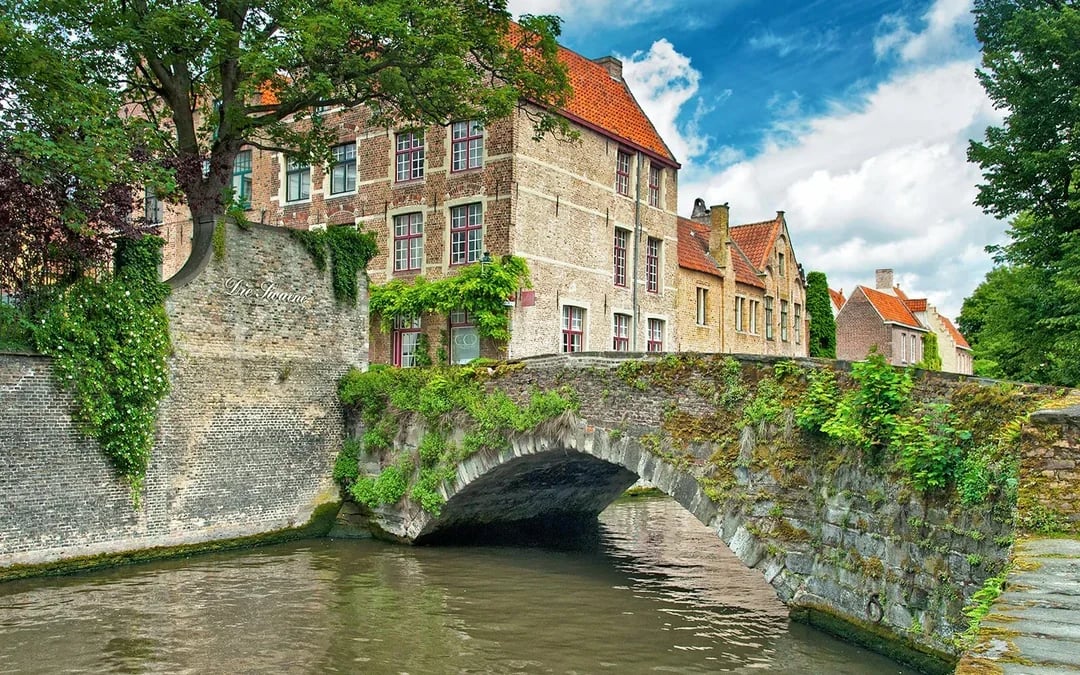 From Amsterdam: Full-Day Bruges Guided Tour Image 3