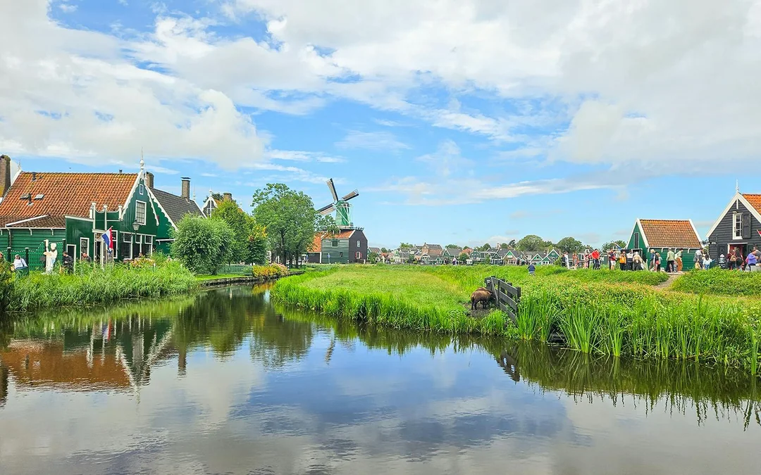 From Amsterdam: Giethoorn and Zaanse Schans Windmills Day Trip Image 2