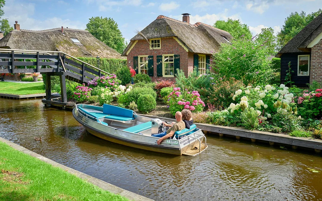 From Amsterdam: Giethoorn and Zaanse Schans Windmills Day Trip Image 4