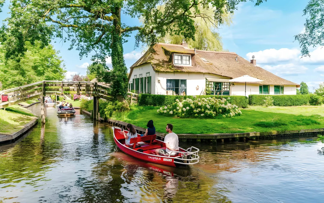 From Amsterdam: Giethoorn Day Trip with Boat Ride & Walking Tour Image 1