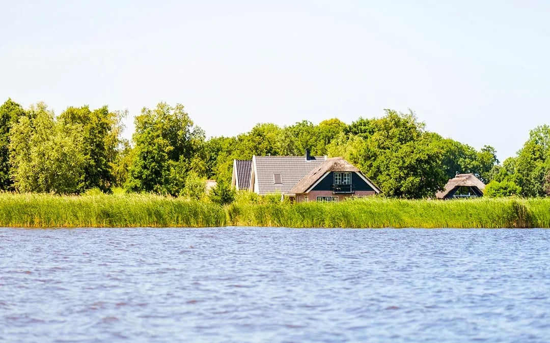 From Amsterdam: Giethoorn Guided Day Trip with Boat Tour Image 6