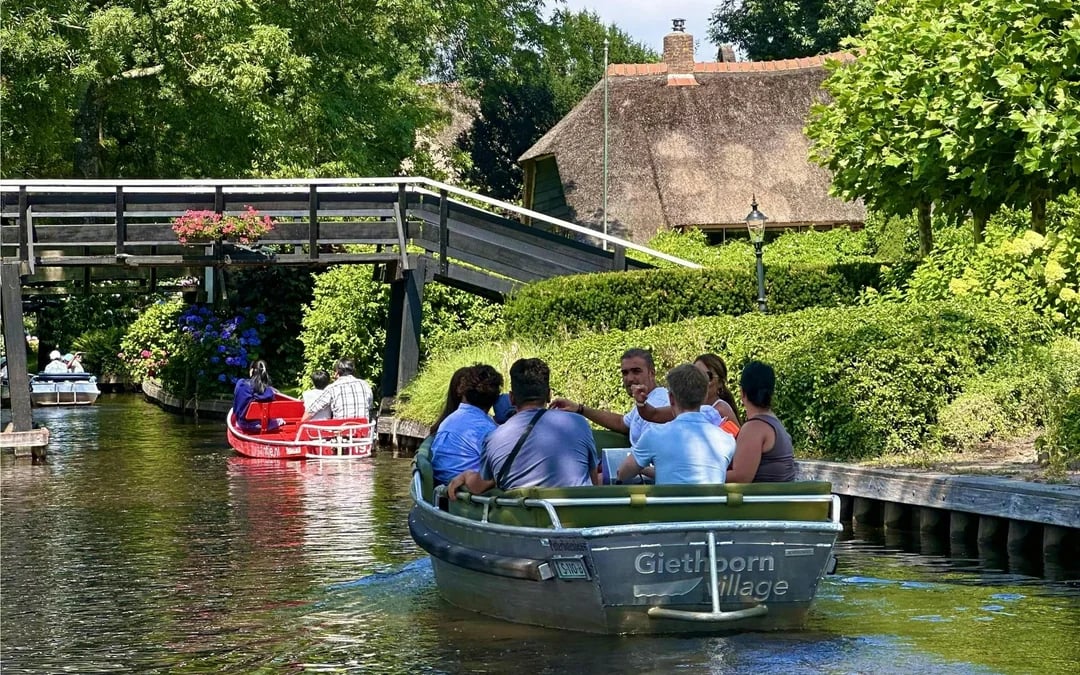 From Amsterdam: Giethoorn Village Bus Tour + Canal Cruise Image 3
