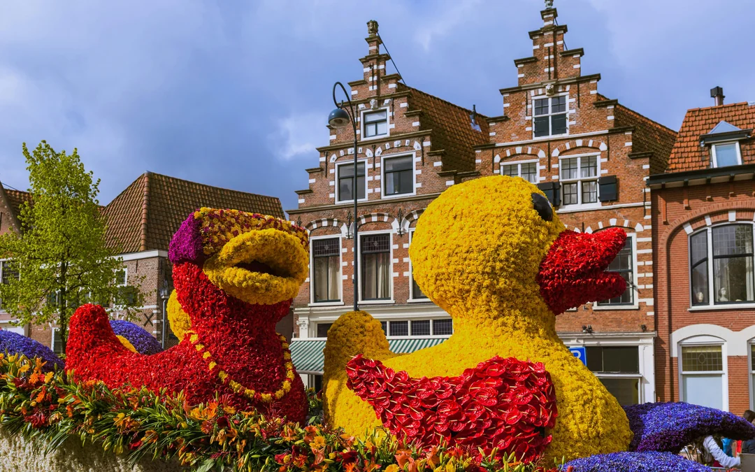 From Amsterdam: Keukenhof Guided Tour with Flower Parade Access Image 3