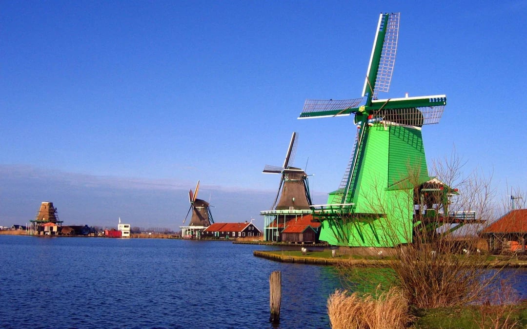 From Amsterdam: Private Day Trip to Giethoorn or Zaanse Schans Windmills Image 3