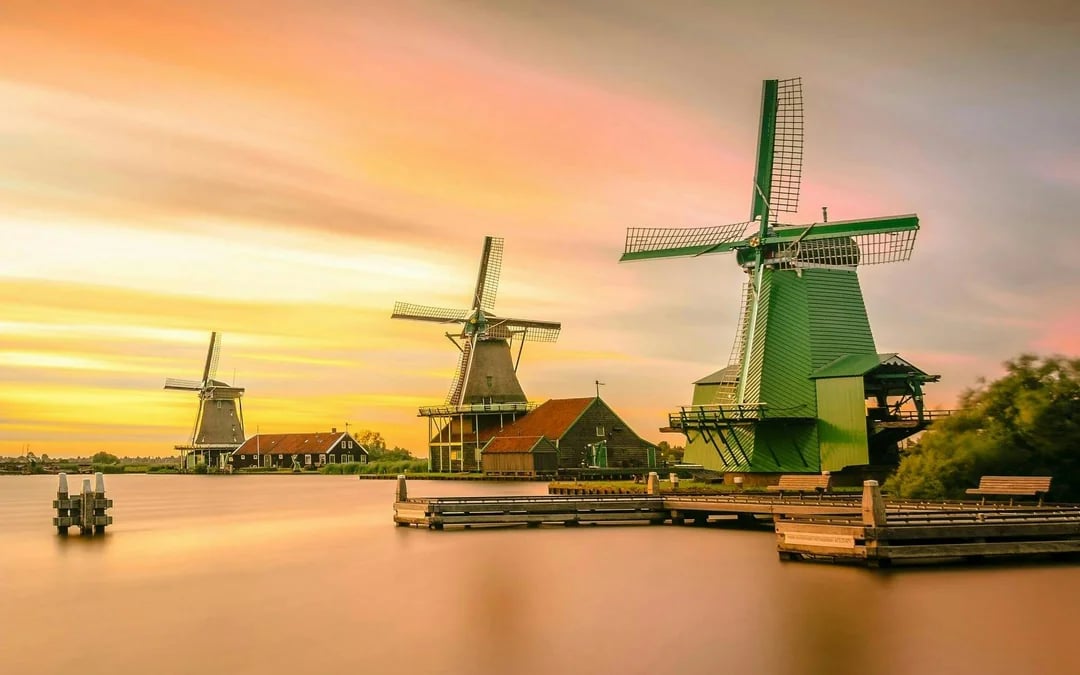 From Amsterdam: Private Day Trip to Giethoorn or Zaanse Schans Windmills Image 8