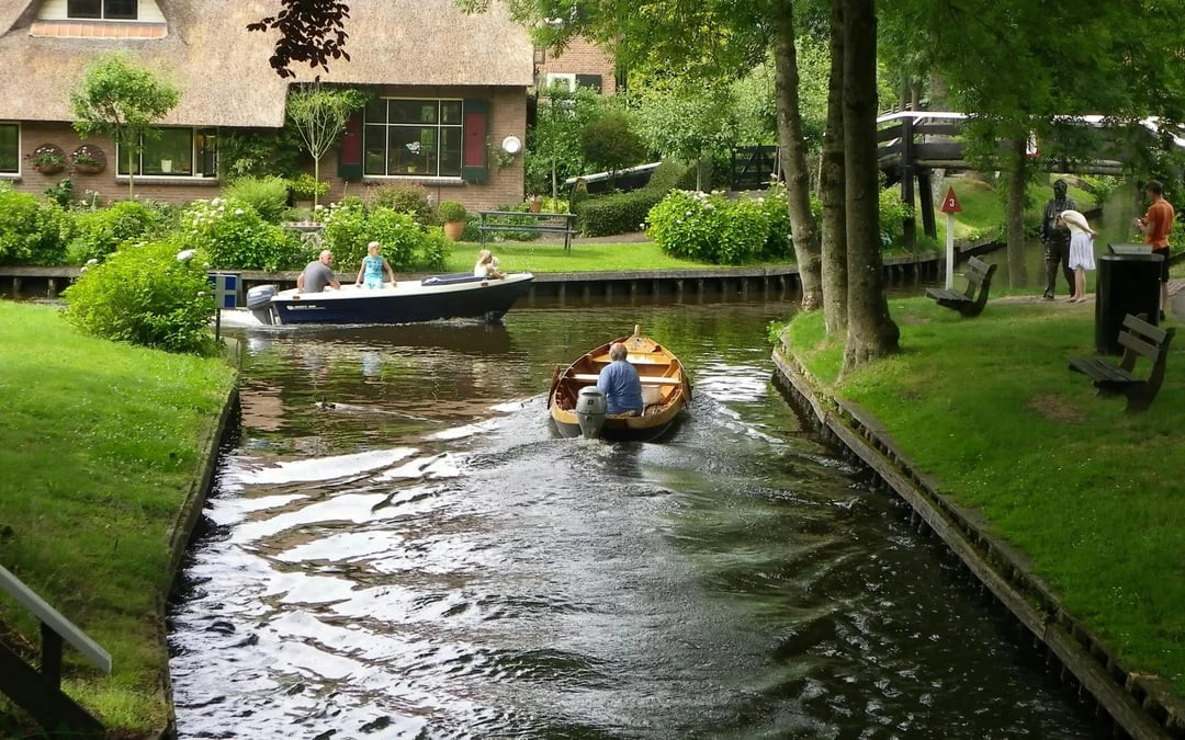 From Amsterdam: Private Day Trip to Giethoorn or Zaanse Schans Windmills Image 10