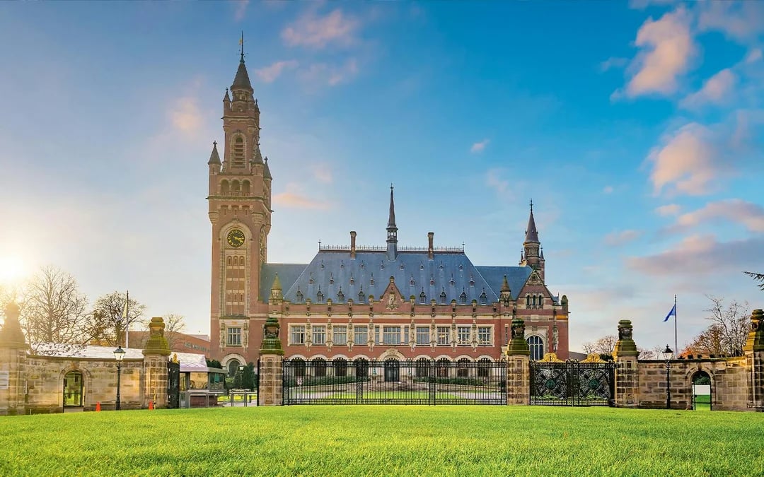 From Amsterdam: Rotterdam, Delft & The Hague Full-Day Tour with Entry to Royal Delft Image 10