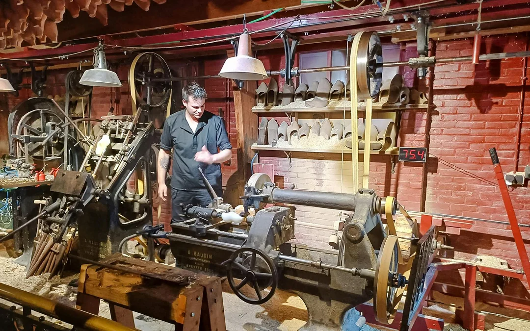 From Amsterdam: Zaanse Schans & Cheese Tasting Self-Guided Tour Image 5