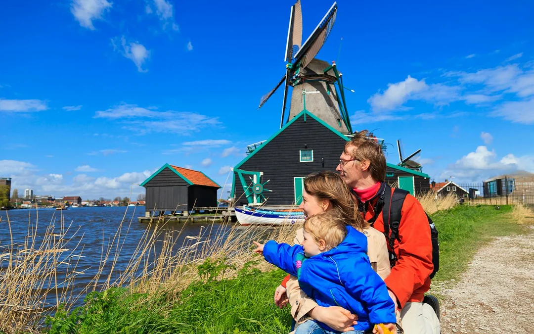 From Amsterdam: Zaanse Schans and Volendam Guided Tour Image 3