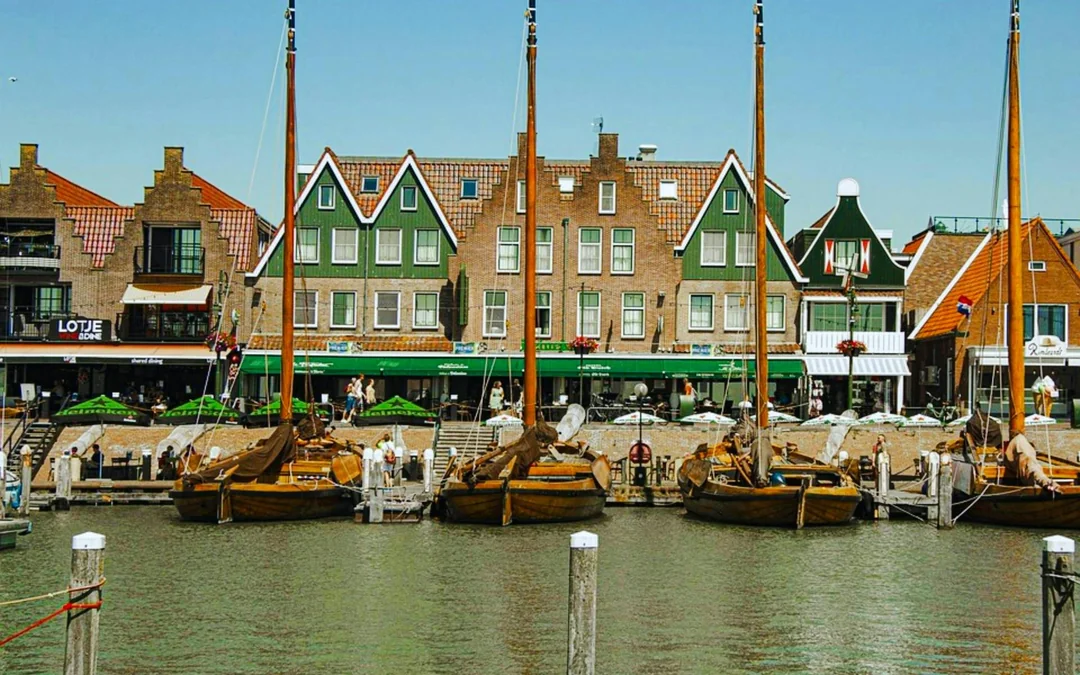 From Amsterdam: Zaanse Schans, Volendam & Giethoorn Full-Day Tour Image 11