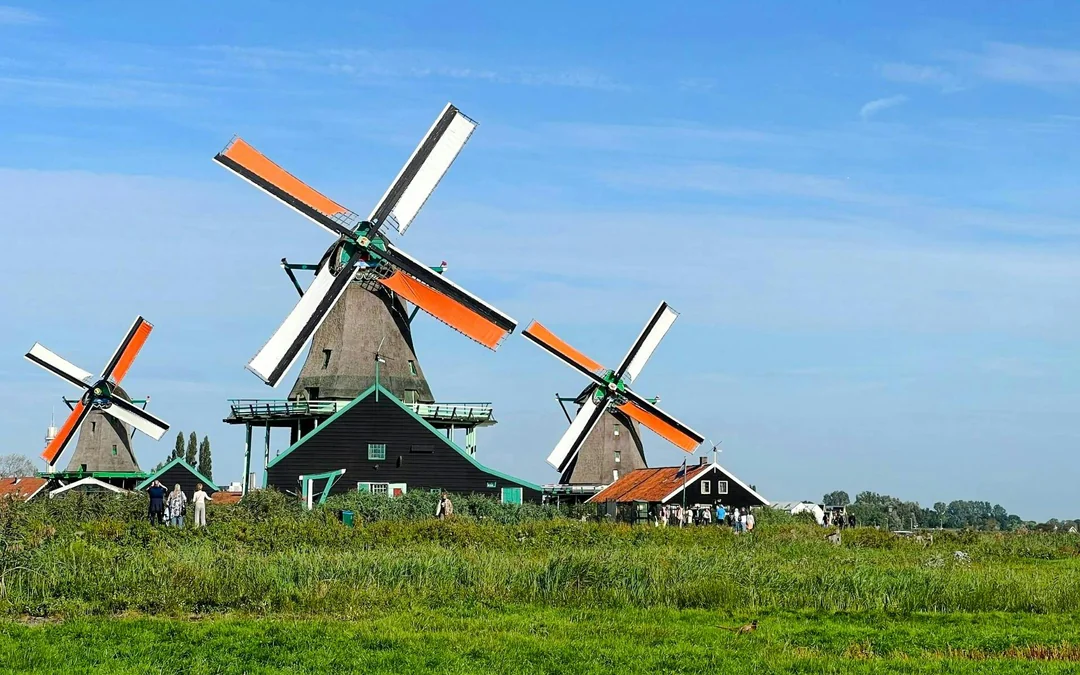 From Amsterdam: Zaanse Schans, Volendam & Giethoorn Full-Day Tour Image 5