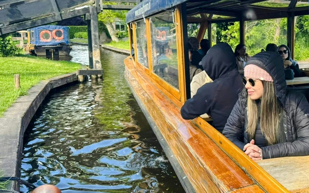 From Amsterdam: Zaanse Schans, Volendam & Giethoorn Full-Day Tour Image 8