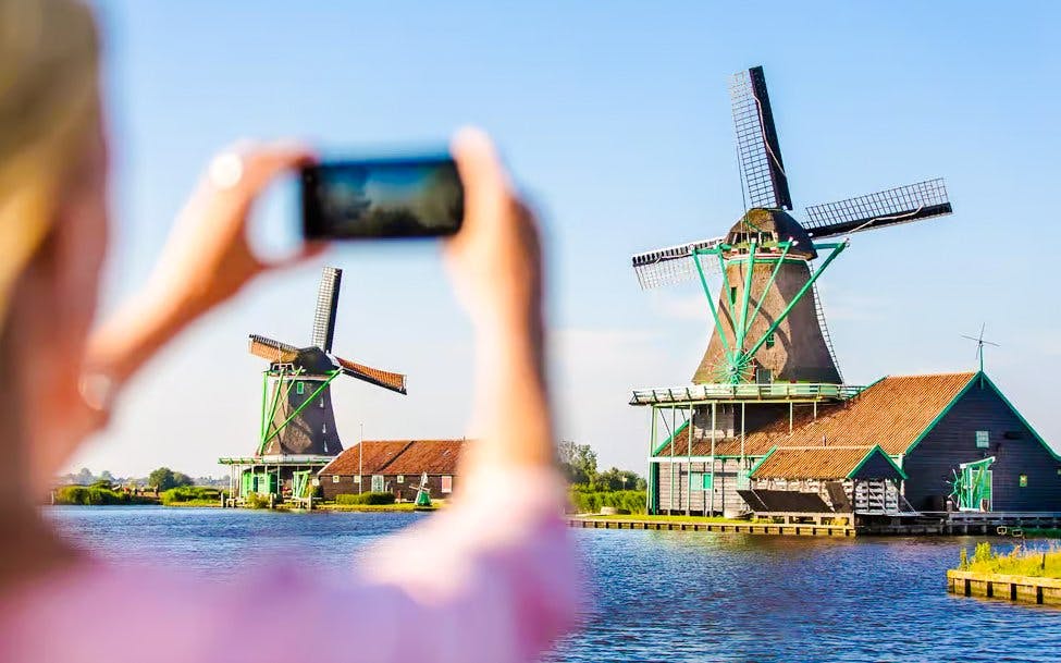 From Amsterdam: Zaanse Schans, Volendam, and Marken Guided Tour Image 12