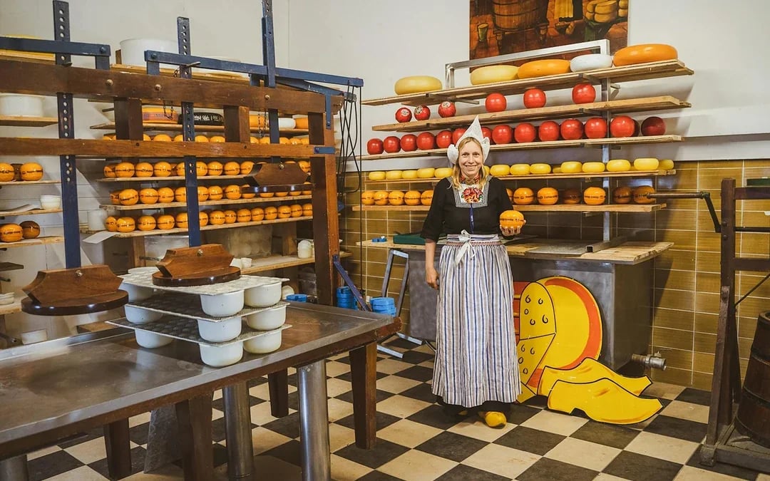 From Amsterdam: Zaanse Schans, Volendam, and Marken Guided Tour Image 7