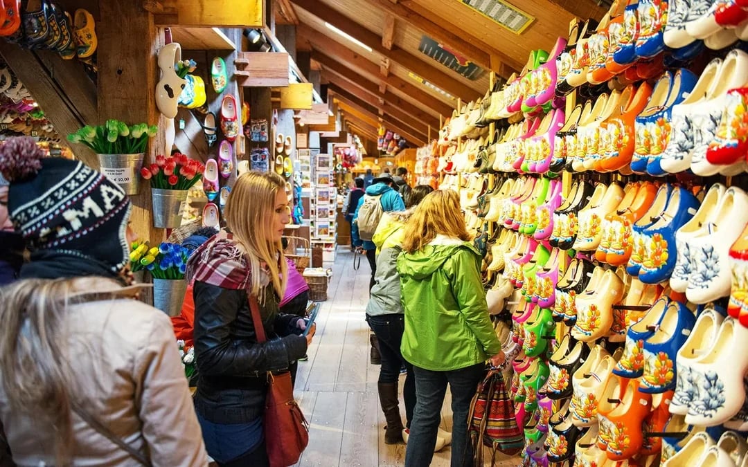 From Amsterdam: Zaanse Schans, Volendam, and Marken Guided Tour Image 10