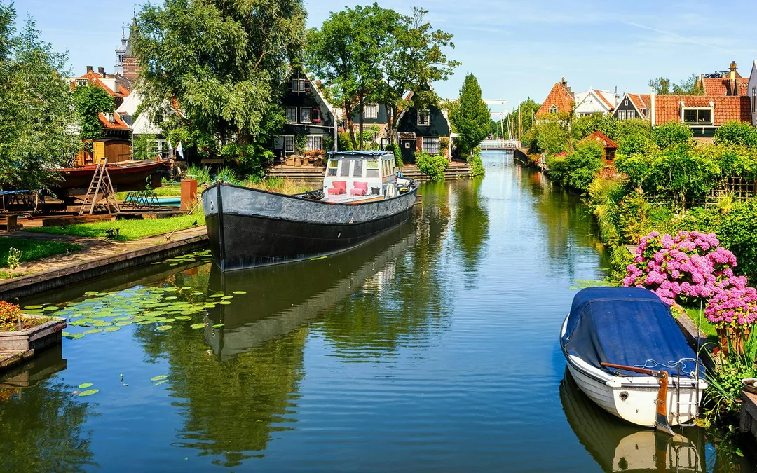 From Amsterdam: Zaanse Schans, Volendam, Edam and Marken Guided Tour Image 2