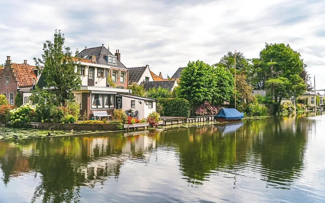 From Amsterdam: Zaanse Schans, Volendam, Edam and Marken Guided Tour Image 10