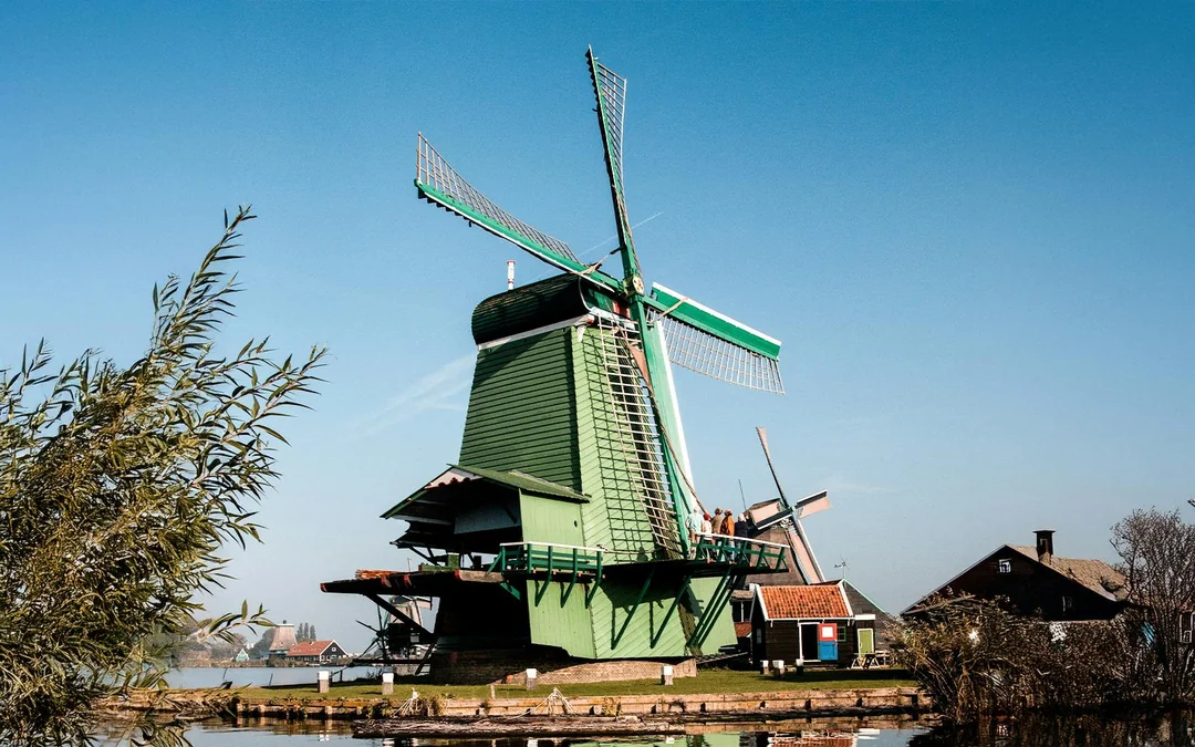 From Amsterdam: Zaanse Schans Windmills Tour in Spanish Image 2