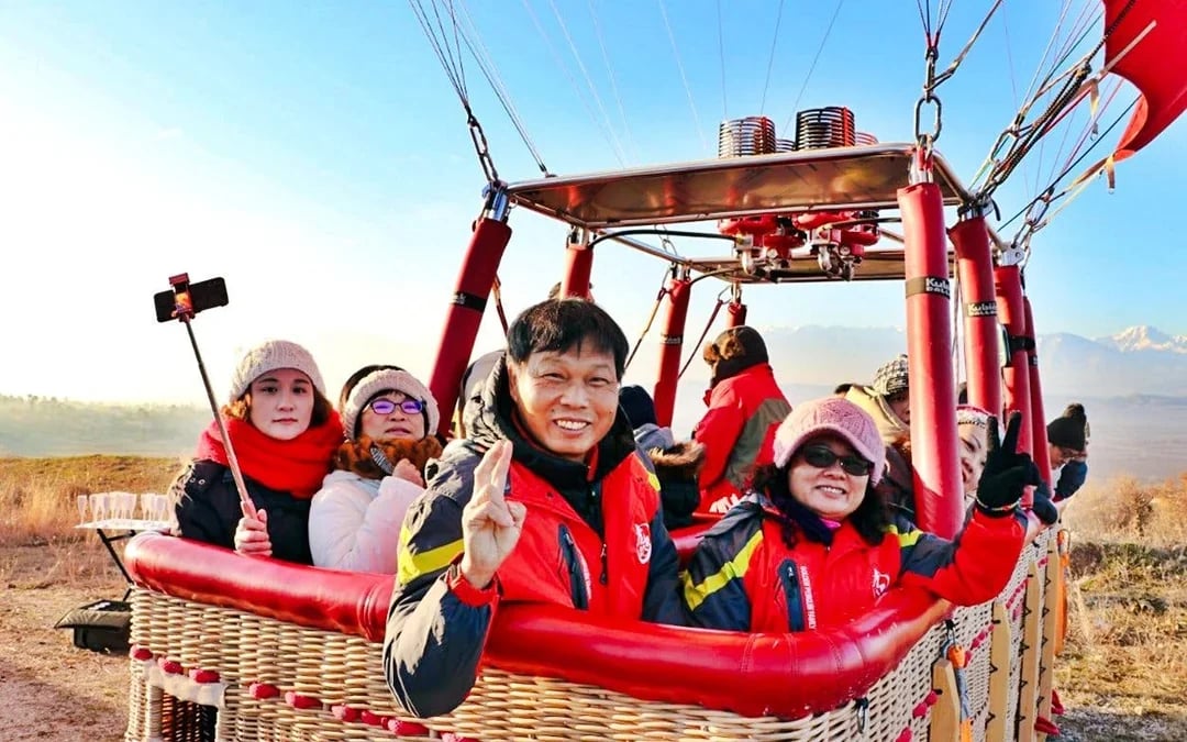 From Antalya/Kemer: Pamukkale Day Trip with Balloon Watching Image 3