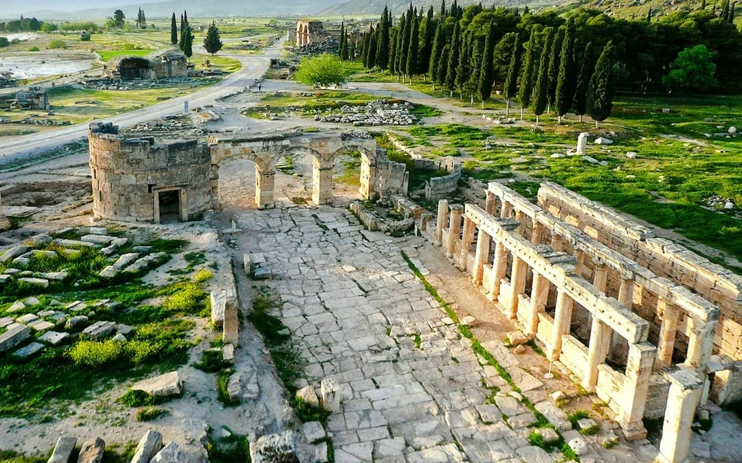 From Antalya or Kemer: Pamukkale and Hierapolis Guided Day Trip with Lunch Image 4