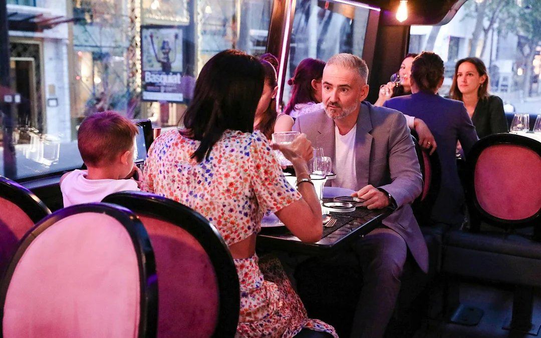 From Arc de Triomphe: Bus Toqué Signature Dinner with Paris Views Image 3