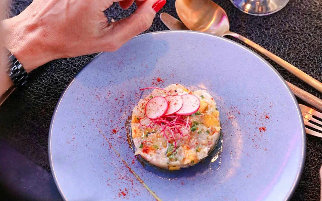 From Arc de Triomphe: Bus Toqué Signature Dinner with Paris Views Image 4