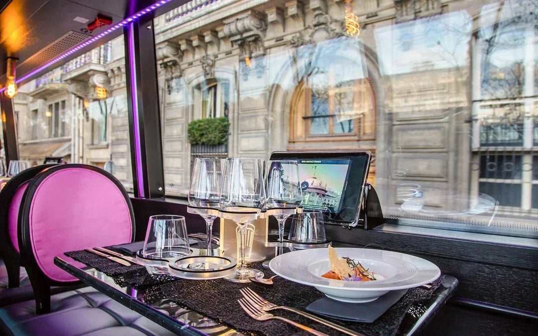 From Arc de Triomphe: Bus Toqué Signature Dinner with Paris Views Image 8