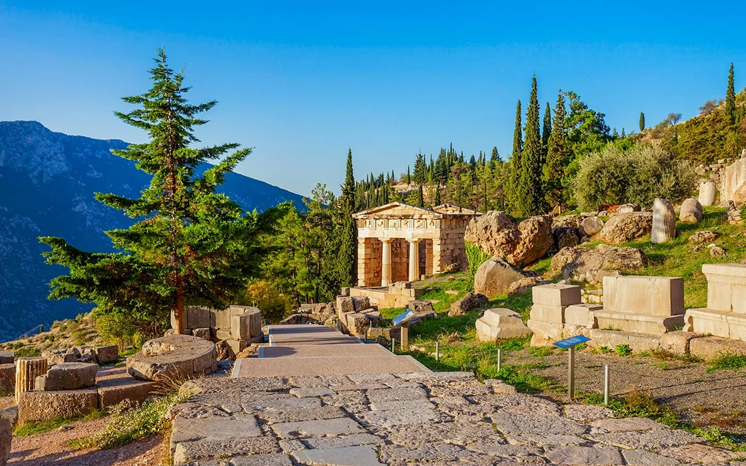 From Athens: Delphi & Arachova Day Tour with Expert Guide & Entry Tickets Image 3